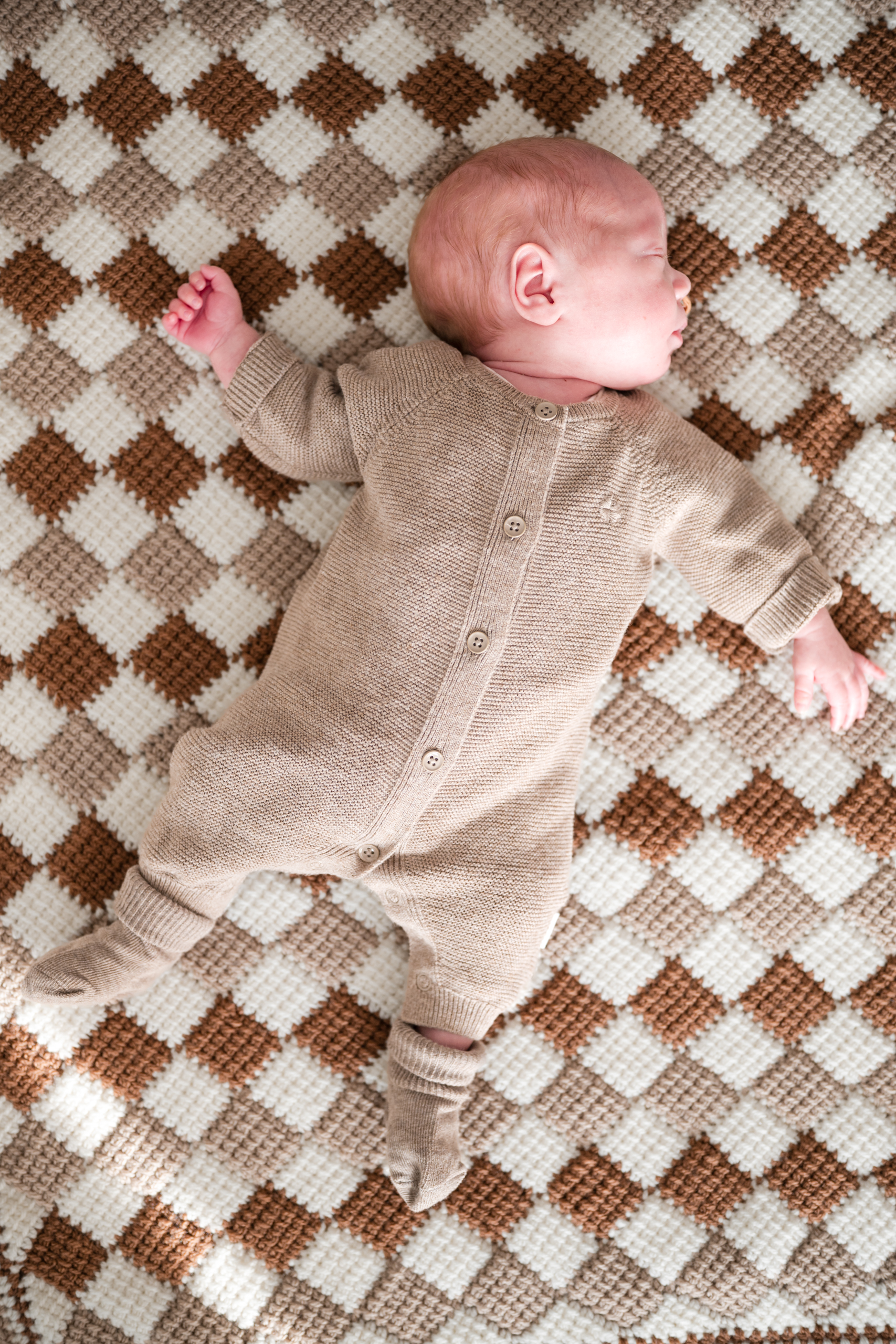 newborn fotoshoot dekentje van oma